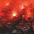 VIDEO: Turvanõuete vastu protestivad Wisla fännid vaatasid mängu staadioni kõrval ekraanilt
