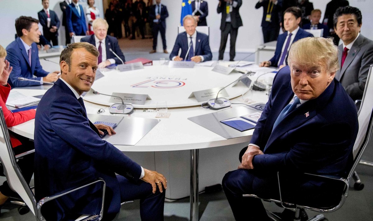 Prantsuse president Emmanuel Macron (vasakul) ja USA riigipea Donald Trump eile Biarritzis G7 kohtumisel. Taustal teised G7 riikide liidrid ja Euroopa ülemkogu eesistuja Donald Tusk.