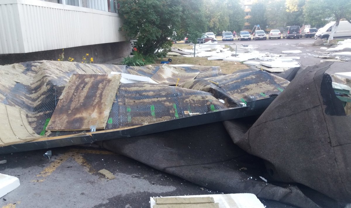 19.juuni tormis katuse kaotanud Ehitajate teel asuv kortermaja.