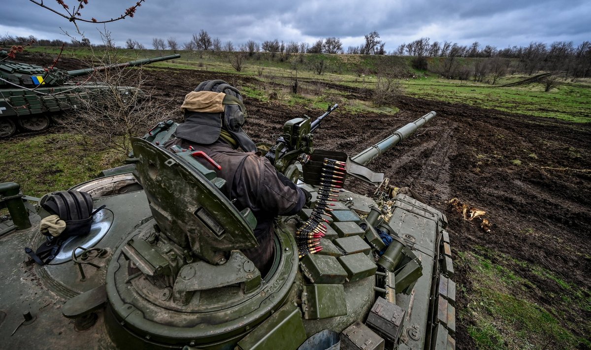 ETTEVALMISTUSED KEVADEKS: Ukraina sõdur tankiüksuse väljaõppel. 