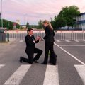 VIDEO | Romantika keset tööpäeva! Lennufirma airBaltic piloot palus pärast maandumist oma tüdruksõbra kätt