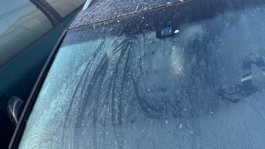 ФОТО | Заморозки на пороге! Во многих местах Эстонии автомобили пришлось очищать от ледяных корок