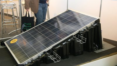 Modifitseeritud bituumenrullmaterjali (MBR) peale MBR-lappidega paigaldatav päikesepaneeli alus. Sellise lahenduse kasutamine eeldab katuse kinnituse arvutusi.