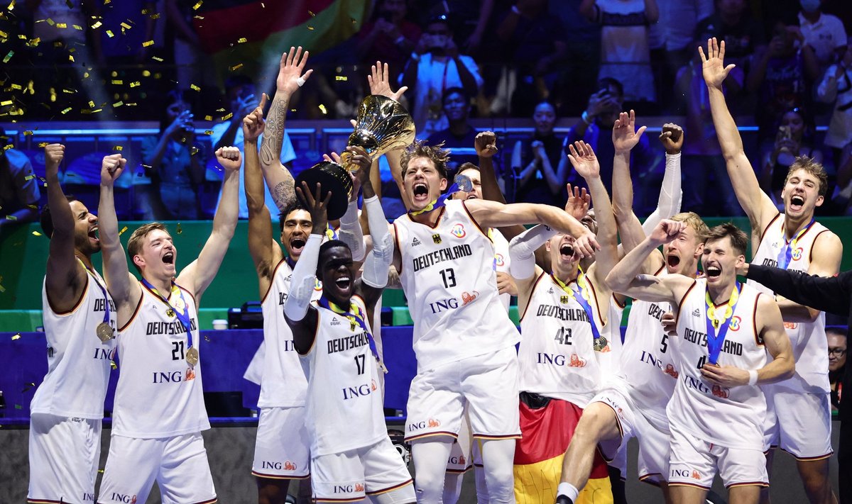 Saksamaa tähistamas MM-tiitli võitmist.