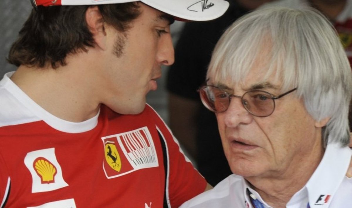 Ferrari driver Fernando Alonso of Spain, left, hugs with Bernie Ecclestone, president and CEO of Formula One Managment, prior to the start of the Formula One Bahrain Grand Prix, at the Bahrain International Circuit in Sakhir, Bahrain, Sunday, March 14, 2010. (AP Photo/Gero Breloer) / SCANPIX Code: 436