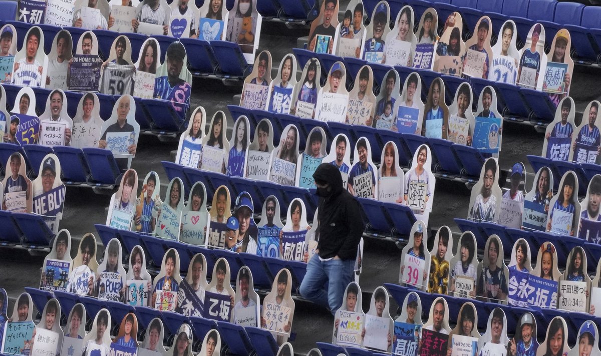 Suvel täitsid Yokohama staadioni tribüüne papist fännid, ent peagi istuvad seal pärisinimesed.