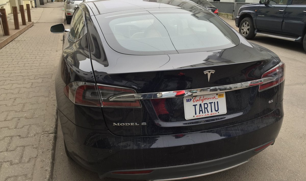 Tesla Model S numbrimärgiga "Tartu"