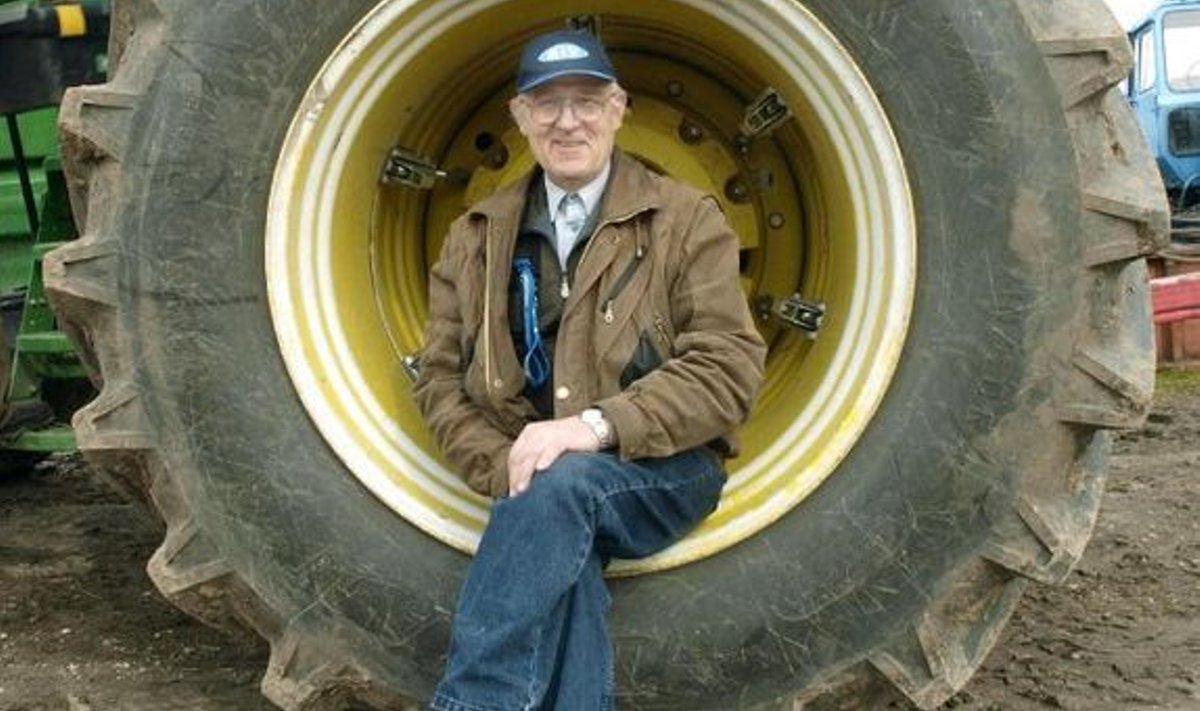 Adavere Agro peaagronoom Jüri Smitt peab tehnoloogia kiire arenguga sammu: “Kui agronoomina alustasin, arvutati veel lükatiga ja palju oli käsitsitööd, nüüd aga uhkeldavad meie põldudel satelliittehnoloogiaga juhitavad John Deere’i traktorid.”