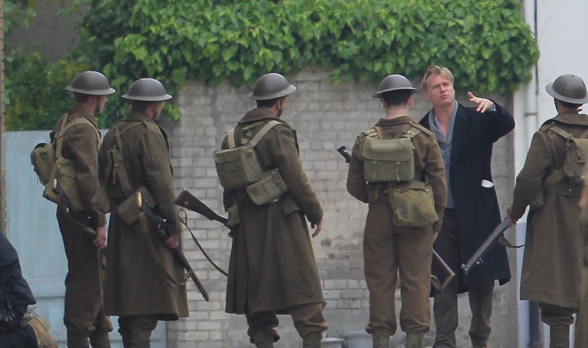 Lavastaja Christopher Nolan sõjafilmi „Dunkirk” võtetel