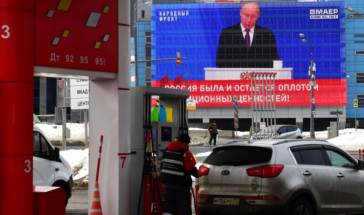 KÜTUST ON? Putin võib pidada kui tahes innustavaid kõnesid, aga kui seni apaatsed venelased ei saa tanklatest enam kütust nii palju, kui tahaks, võivad Putinit oodata probleemid.