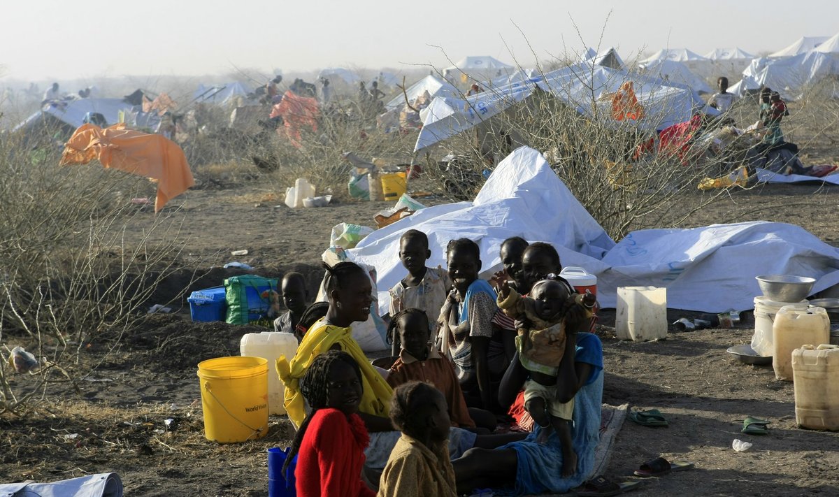 South Sudanese refugees wait inside a camp 10 km (6 miles) from al-Salam locality at the border of Sudan's White Nile state