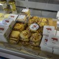 ВИДЕО | В Ленобласти уничтожили очередную партию продукции из Эстонии и Германии — более 136 кг сыра и хамона