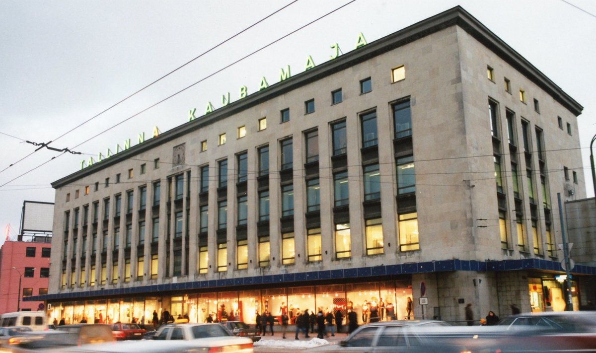 Tallinna Kaubamaja A-hoone korpus ehitati 1958-1959. aastal. Kaubamaja avas uksed 1960. aasta 21. juulil.