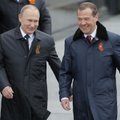 Повышение пенсионного возраста и цен на бензин ударило по рейтингам Путина и Медведева