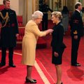 Kate Winslet kuningannaga kohtumisest: ta katkestas vestluse käepigistuse tõrjumisega