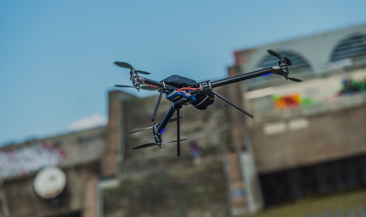 Droon, mis teeb pilte näiteks Tallinna linnahalli juures, ei tohi lennata kõrgemale kui 150 meetrit.