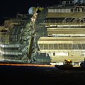 FOTOD: Kruiisilaev Costa Concordia õnnestus püsti ajada