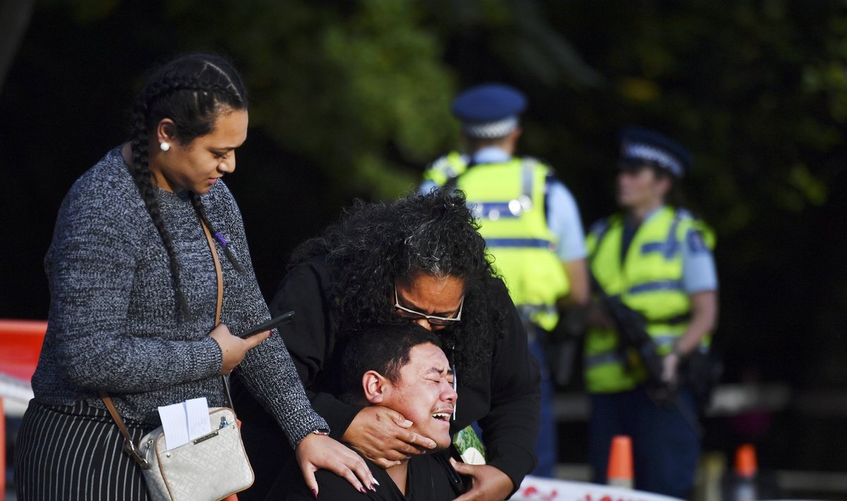 Radikaliseerunud fanaatikute terroriteod pole kuskile kadunud. Fotol leinavad inimesed Uus-Meremaal immigrantide vastase tapetuid.