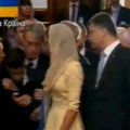 ВИДЕО: Cын Порошенко упал в обморок во время молебна за Украину