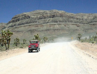 Vegasest välja: Nevada mägedes ringi reisides kohtab ka kruusateid.