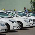 ФОТО и ВИДЕО: Пять автомобилей такси, связанных с борделем в Меривялья, вернули фирме