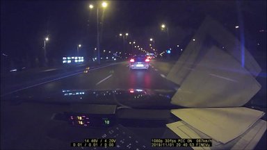 PARDAKAAMERA VIDEO | Politsei ajas taga ligi 170 km/h kiirusega kihutavat Porschet, mis esialgu jäigi tabamata