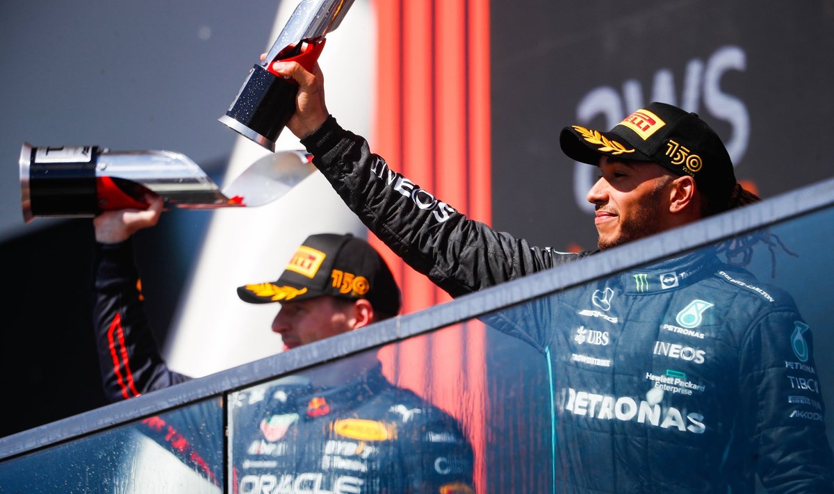 Max Verstappen ja Lewis Hamilton