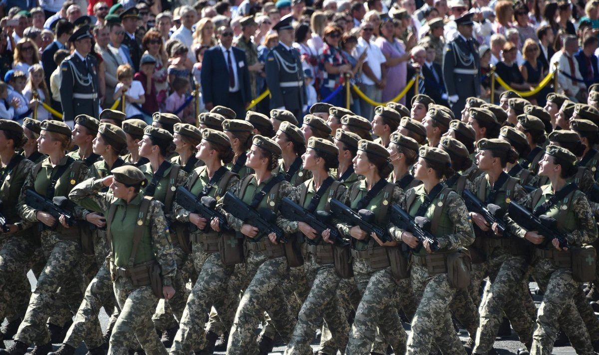 Ukraina armee naised Ukraina iseseisvuspäeva paraadil