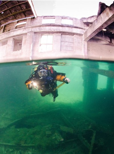 Rummu karjäärijärve suurepärane nähtavus ja uppunud vanglahooned on teinud sellest veekogust sukeldujate lemmiku.