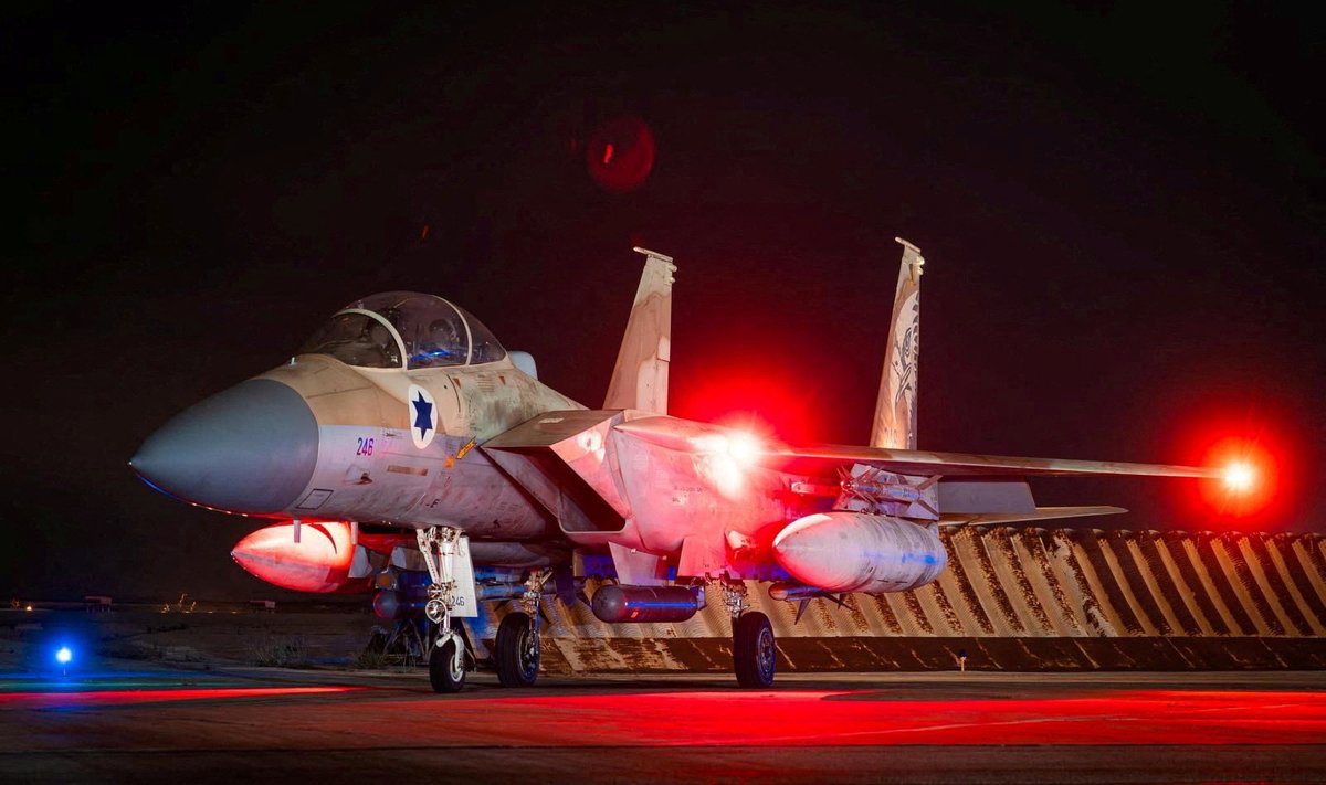 Iisraeli F-15 naasmas pärast Iraani rünnakute tõrjumist baasi.