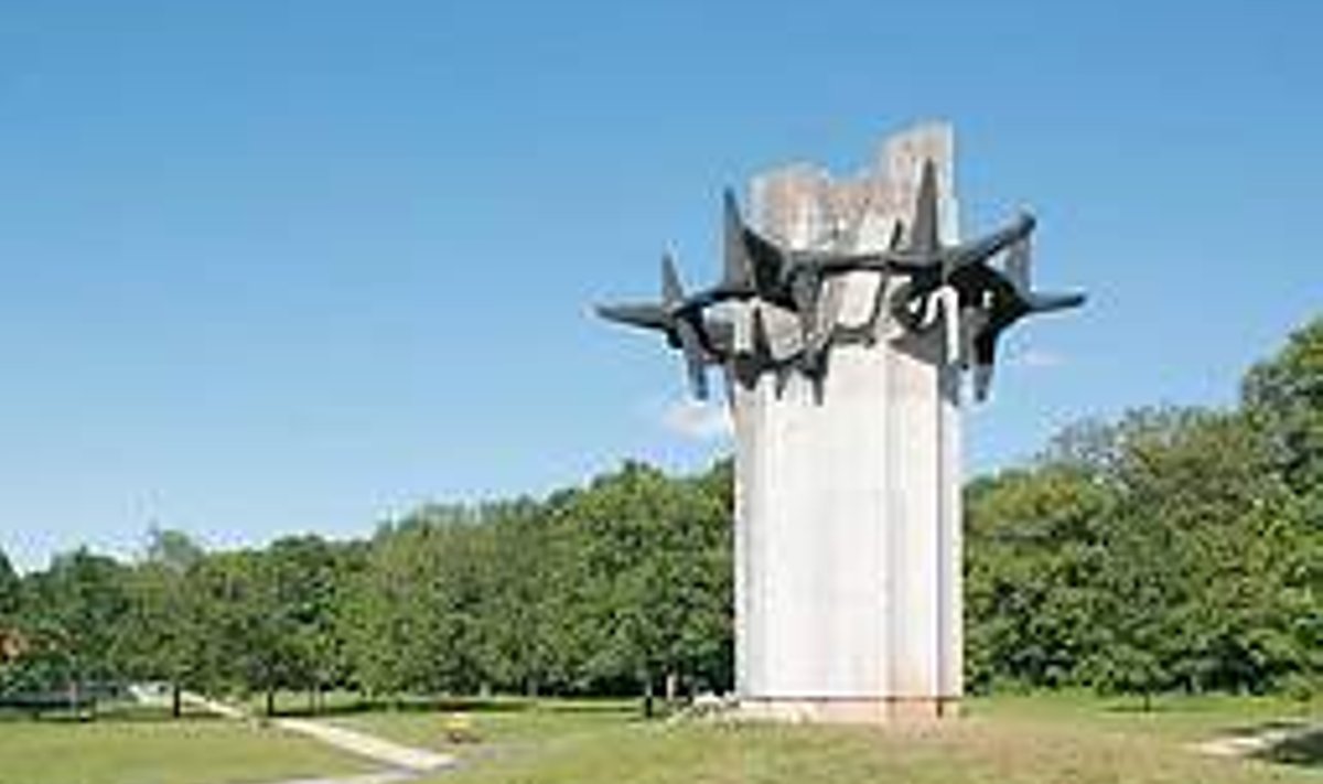 OKASKROON: 1991. aasta monument võtab kokku Rakvere rahva kannatused. Arne Maasik