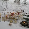 FOTOD: Pärnumaal tapetud Erika leiukohale tuuakse lilli ning küünlaid