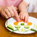 Kuus nupukat nõksu, mille abil laps köögivilju sööma meelitada