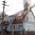 DELFI VIDEO ja FOTOD: Pärnu vanalinnas põles maja, tulekahju sai alguse pubi fritüüris süttinud õlist
