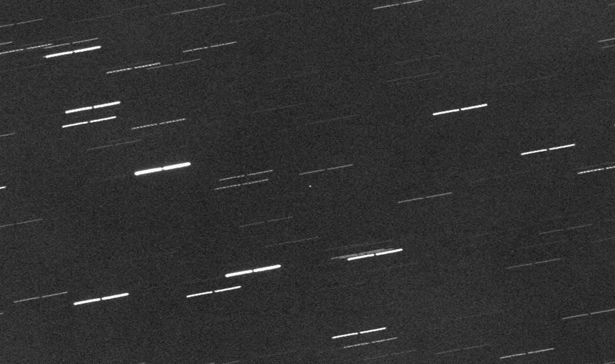 Asteroid jäi teleskoobipildile väikse täpina