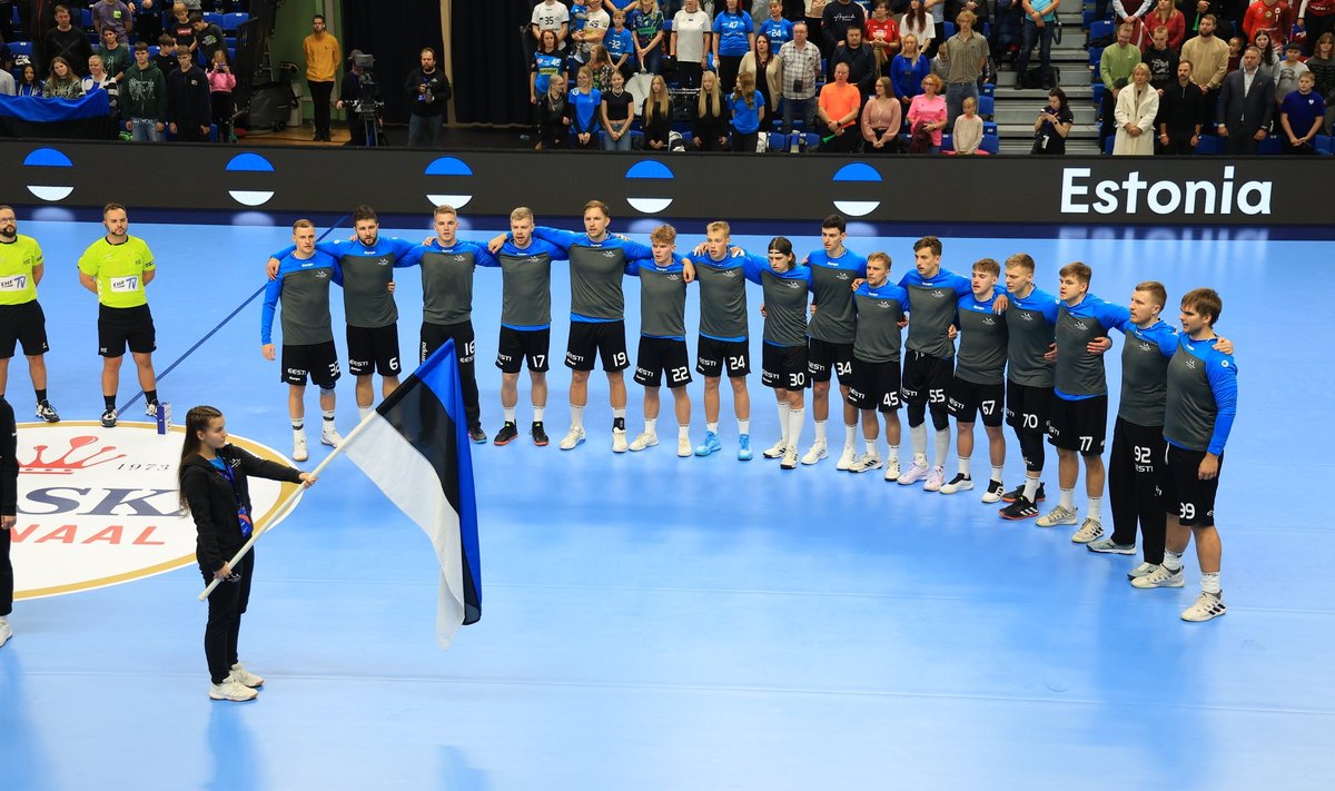 Eesti käsipallikoondis 4. novembril enne mängu Lätiga.