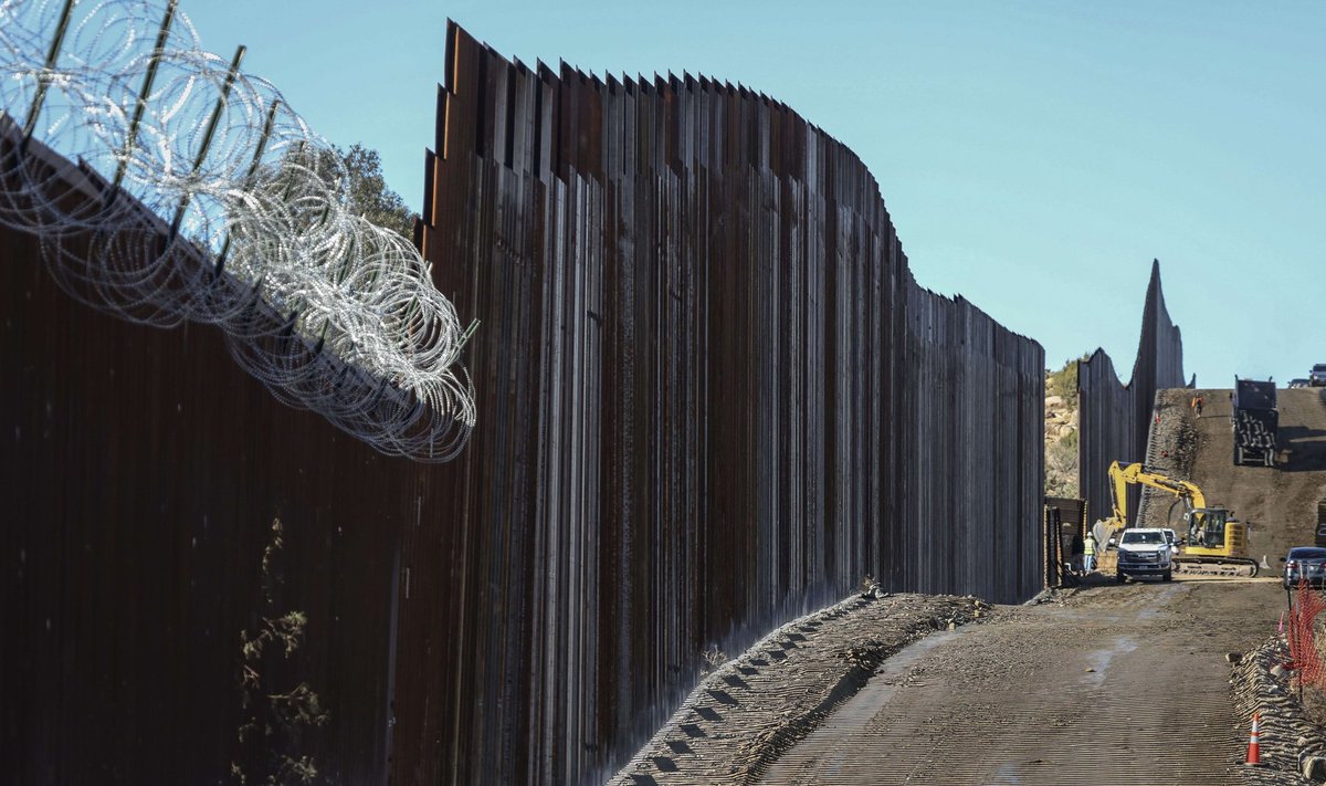 USA president Donald Trump üritab Mehhiko piiritara ehitusest võtta ametiaja lõpus viimast. Pildil tarapüstitus California osariigis Jacumbas üleeile