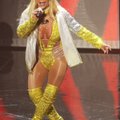 VIDEO | Ups, ta tegi seda jälle! Britney Spears välgutas laval nibu