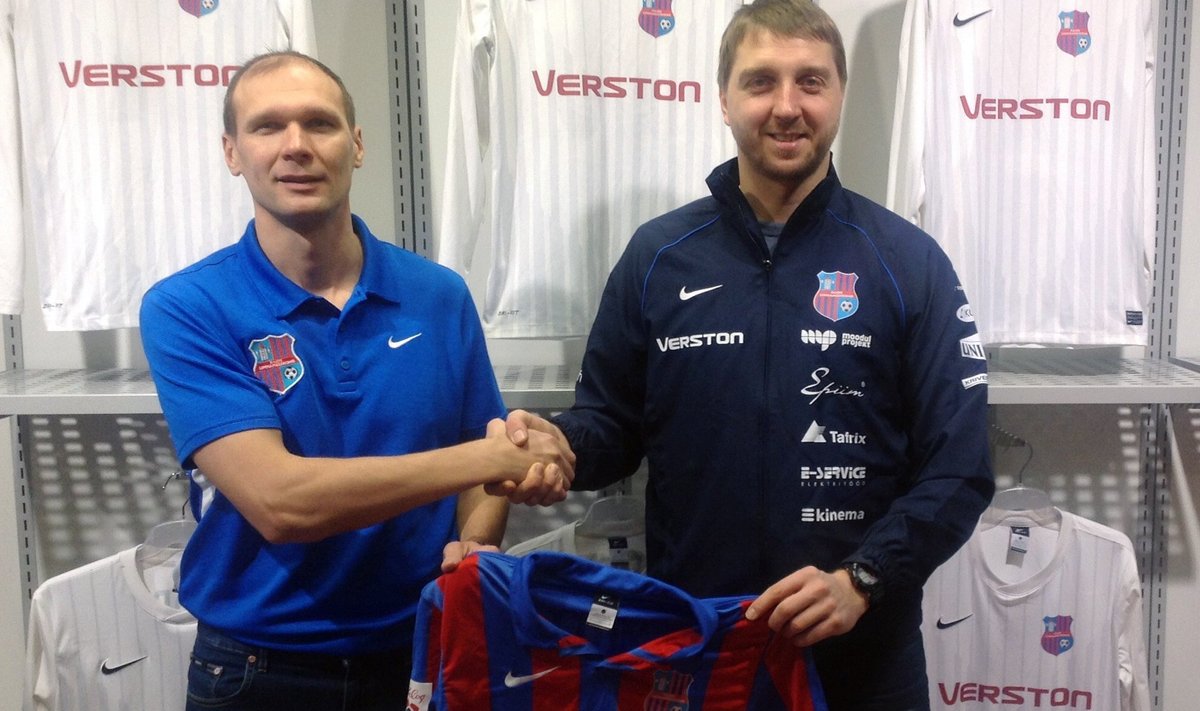 Paide linnameeskonna eelmine peatreener Meelis Rooba (vasakul, UEFA Pro) ja tema mantlipärija Vjatšeslav Zahovaiko (A-litsents)