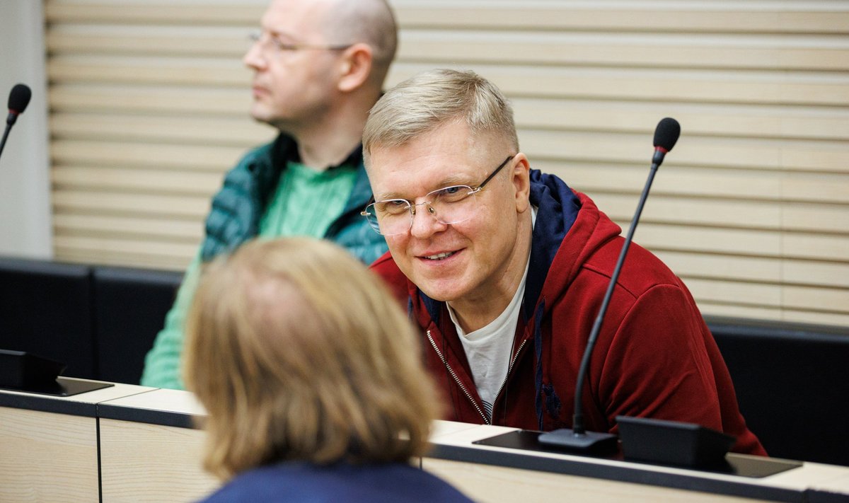 ESIALGU LOOTUS VABADUSSE PÄÄSEDA KUSTUS: Kohtumenetluse ajaks Tamar Jürnat (punases) vabadusse ei lubata. Küll aga saab väidetav grupeeringu ninamees, kes end prokuratuuri poolt ette heidetavas süüdi tunnistanud pole, vabadust püüda kohtumenetluses.  