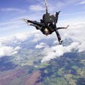 ФОТО: Министр Кадри Симсон впервые в жизни прыгнула с парашютом