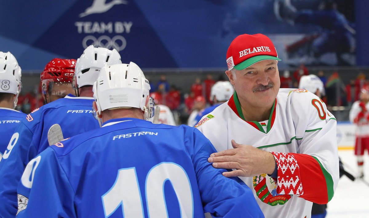 Lukashenko at ice hockey tournament