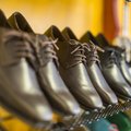 Kingapoest ostetud defektsetel jalatsitel tulid kahel korral tallad lahti. Pood vilistas seadusele: teist korda enam jalanõusid ei parandata