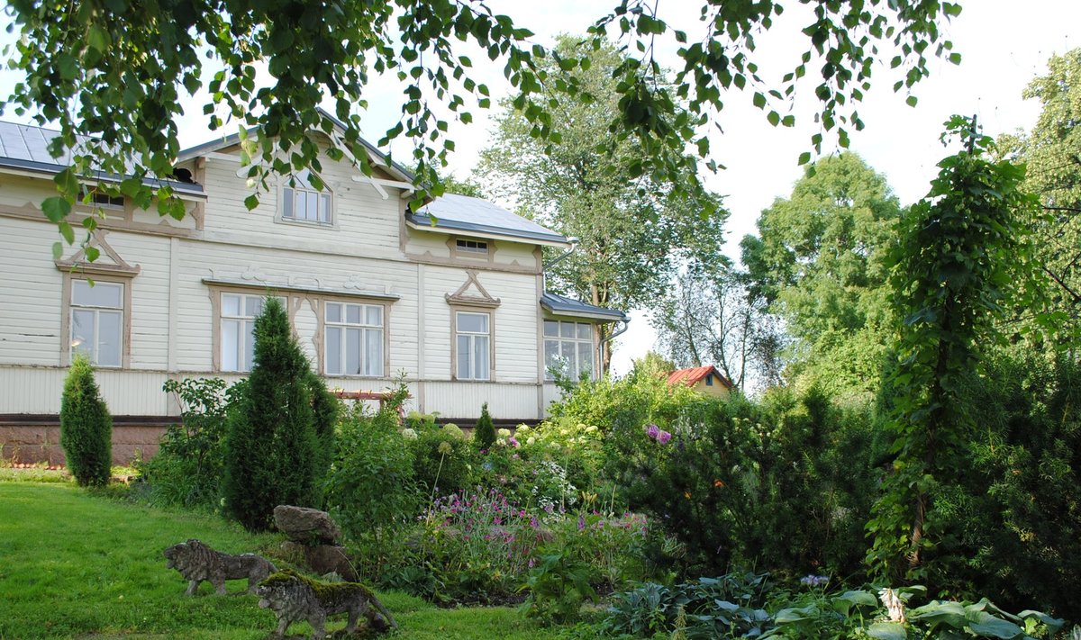 Villa Aaltonen taastatud suvitajate külalistemaja ja iluaed.