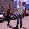 VIDEO | Kuidas on kõndida Tallinna liikluskeerises midagi nägemata? Läksime jalutuskäigule nägemispuudega Jakobiga