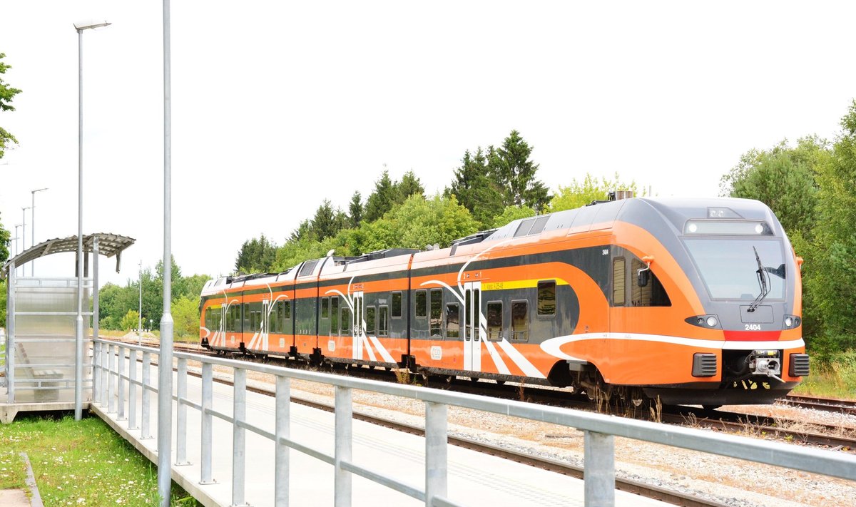 Elroni rong seisab Võhma peatuses tehnilise rikke tõttu.