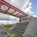 DELFI VIDEO JA FOTOD: Vaida jalakäijate silla ehitustöödeks suleti kaheks päevaks lõik Tallinna-Tartu maanteel