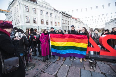 Novembri alguses korraldasid EKRE liikmed meeleavalduse, millele vastati seksuaalvähemuste toetamist näitava meeleavaldusega. 
