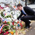 FOTOD: Rõivas viis Bataclani kontserdimaja juurde terrorirünnakutes hukkunute mälestuseks lilli