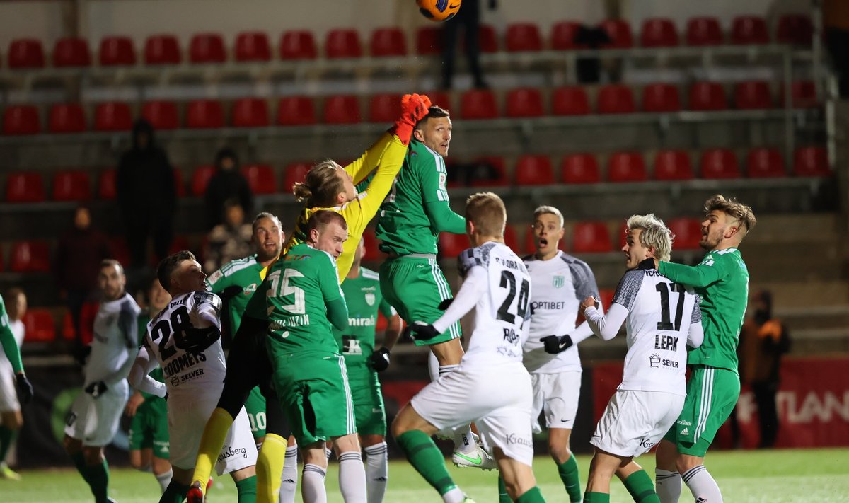 FCI Levadia (rohelises) ja FC Flora on algaval hooajal kaks suuremat tiitlisoosikut. Praegu on kõik kolm Eestis välja antavat karikat Levadia valduses.